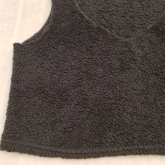 $5 in a Bundle 🦋 Charcoal Gray Cropped V-Neck Teddy Tank - Picture 5 of 10